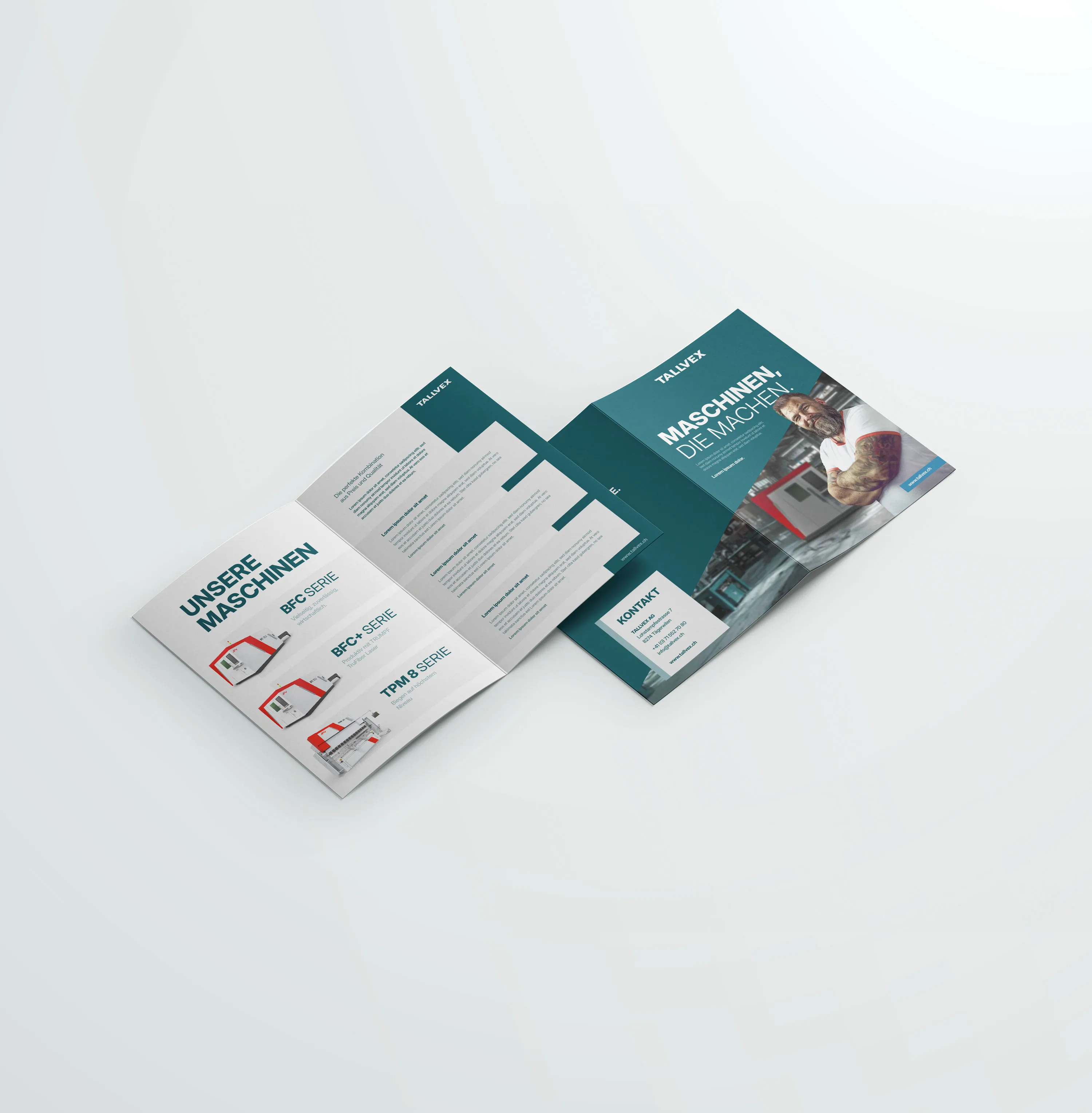 Ein Flyer mit Ansicht auf die Rückseite und auf die Vorderseite.